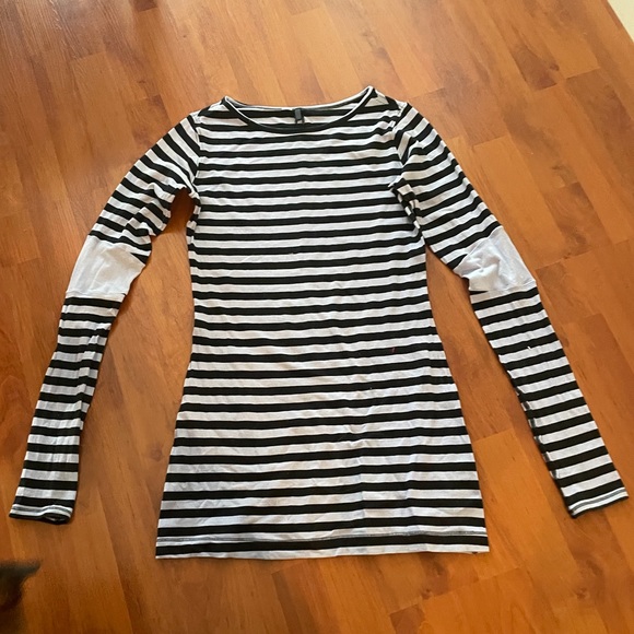 Lululemon long sleeve top. - Picture 1 of 4